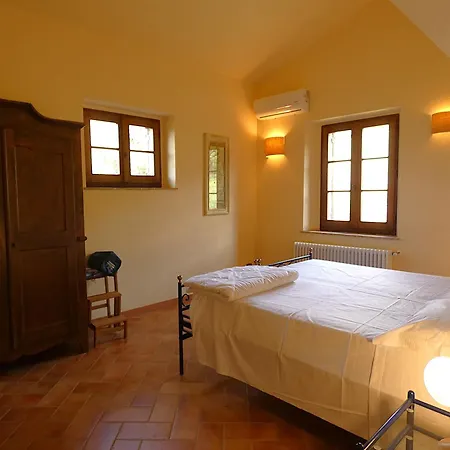 Scappo In Umbria, La Dolce Godera Villa *